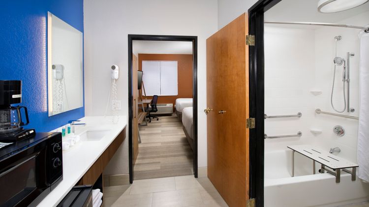 Holiday Inn Express Downtown Market Area Room