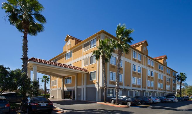 Holiday Inn Express Downtown Market Area Exterior