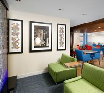 Holiday Inn Express Downtown Market Area Lobby