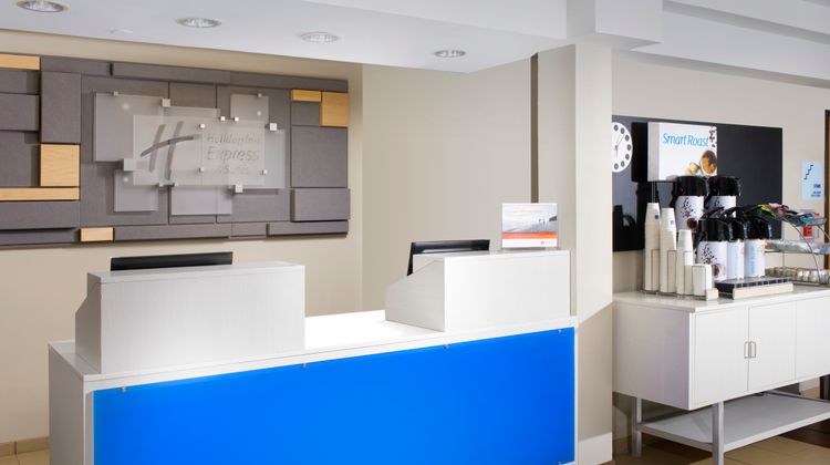 Holiday Inn Express Downtown Market Area Lobby