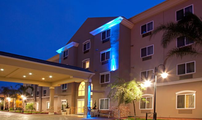Holiday Inn Express & Suites Los Angeles Exterior