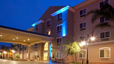 Holiday Inn Express & Suites Los Angeles