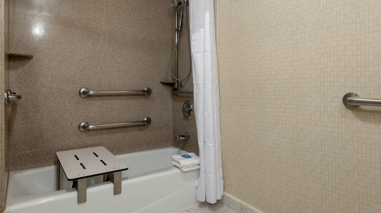 Holiday Inn Express & Suites Los Angeles Room