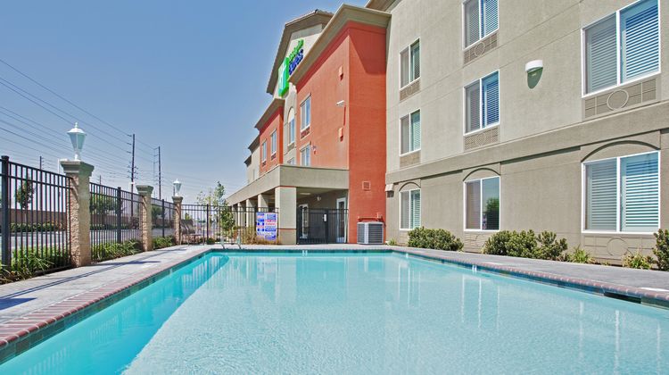 Holiday Inn Express Hotel & Suites Pool