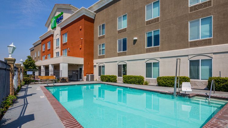 Holiday Inn Express Hotel & Suites Pool