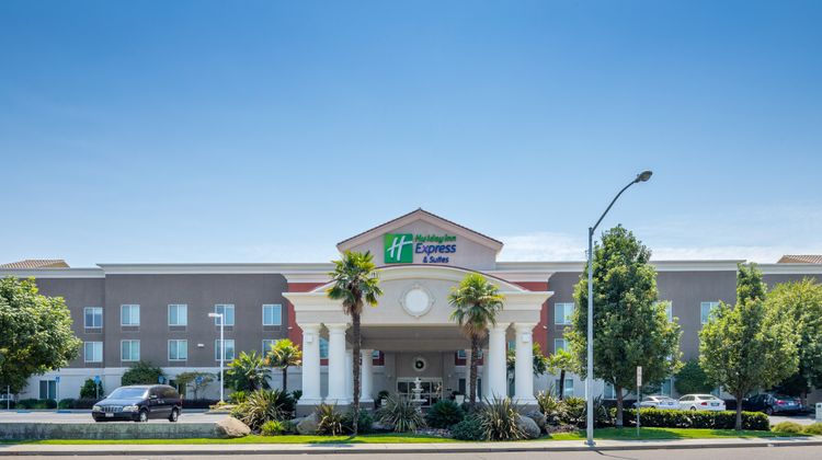 Holiday Inn Express Hotel & Suites Exterior