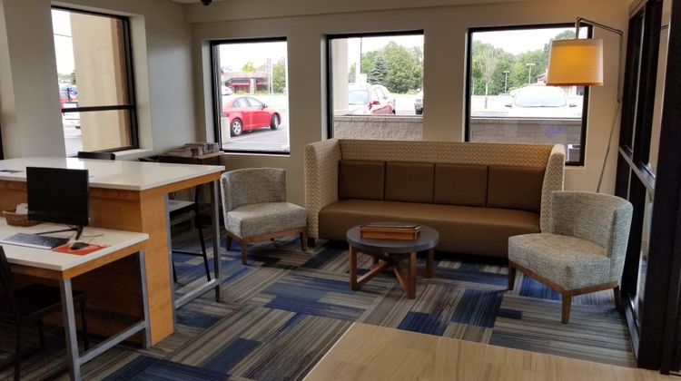 Holiday Inn Express Rochester Lobby