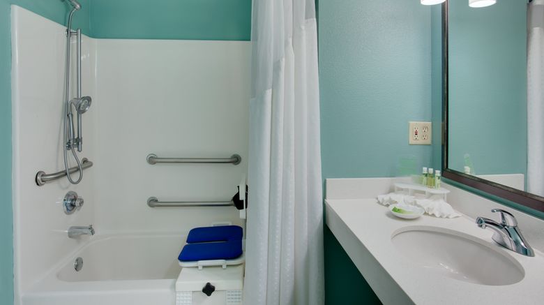 <b>Holiday Inn Express Hotel & Suites Room</b>. Images powered by <a href="https://www.leonardoworldwide.com/" title="Leonardo Worldwide" target="_blank">Leonardo</a>.