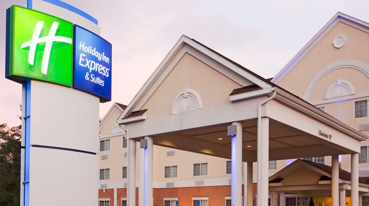 Holiday Inn Express Hotel & Suites Exterior