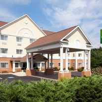 Holiday Inn Express Hotel & Suites