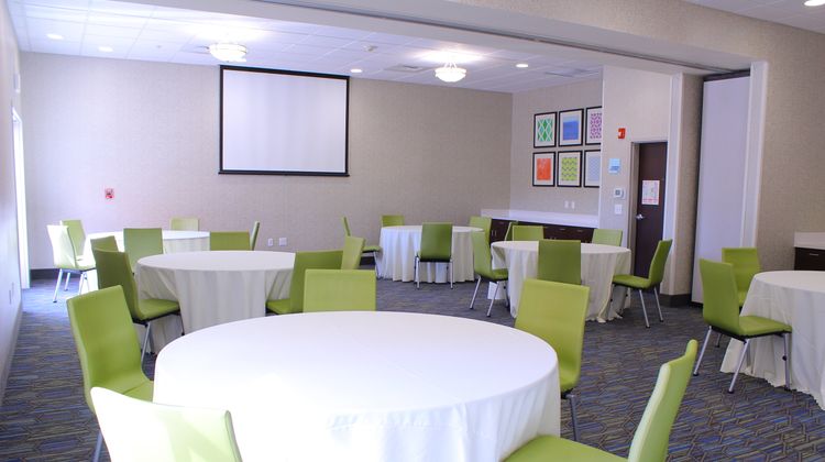 Holiday Inn Express Hotel & Suites Meeting