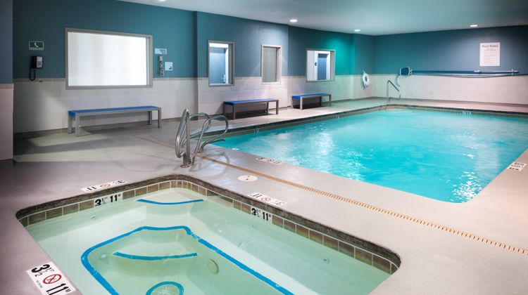 Holiday Inn Express Hotel & Suites Pool