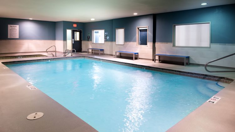 Holiday Inn Express Hotel & Suites Pool