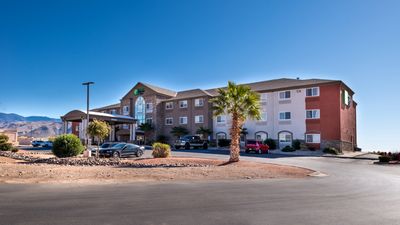 Holiday Inn Express Hotel & Suites