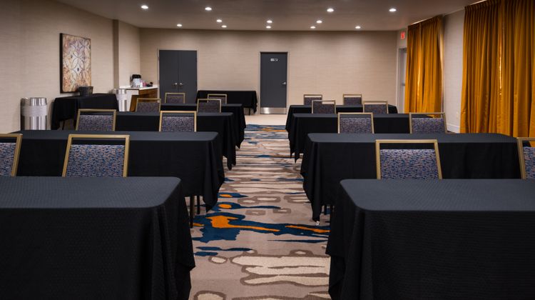 Holiday Inn Express Hotel & Suites Meeting