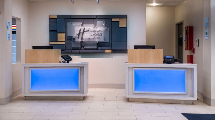 Holiday Inn Express Hotel & Suites Lobby