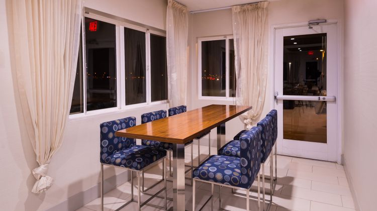 Holiday Inn Express Hotel & Suites Restaurant