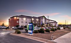 Holiday Inn Express Hotel & Suites