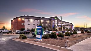 Holiday Inn Express Hotel & Suites