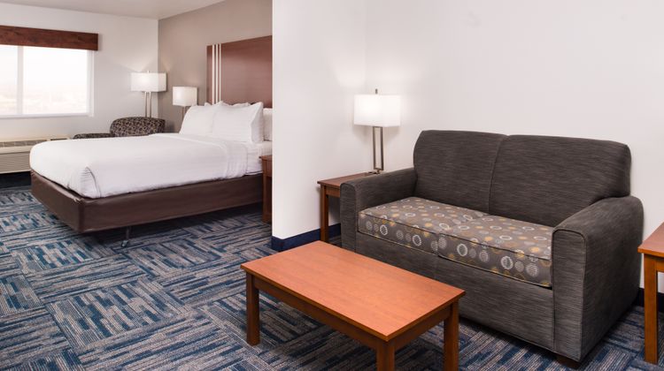Holiday Inn Express Hotel & Suites Suite