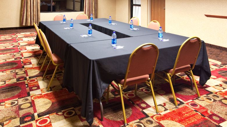 <b>Holiday Inn Express Suites Meeting</b>. Images powered by <a href="https://www.leonardoworldwide.com/" title="Leonardo Worldwide" target="_blank">Leonardo</a>.