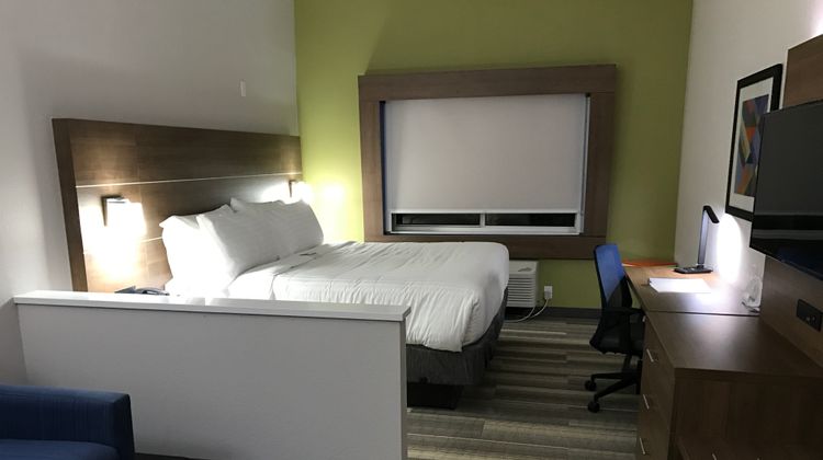 Holiday Inn Express Naples South Suite