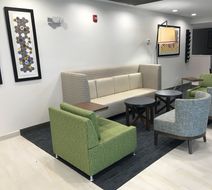 Holiday Inn Express Naples South Lobby