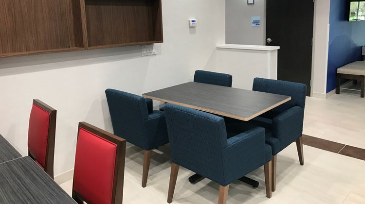 Holiday Inn Express Naples South Restaurant