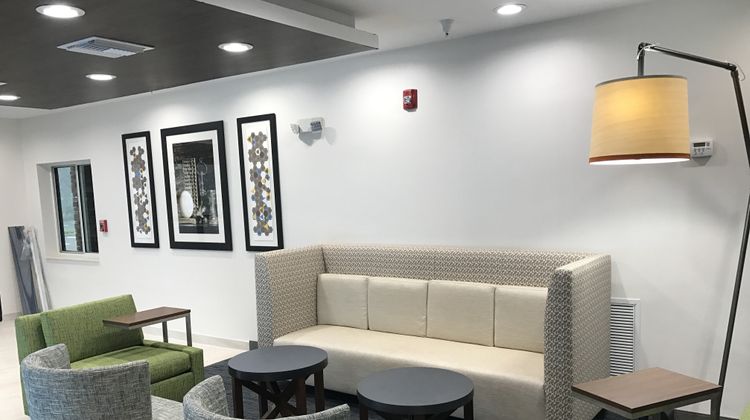 Holiday Inn Express Naples South Lobby