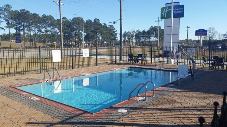 Holiday Inn Express Slidell Pool