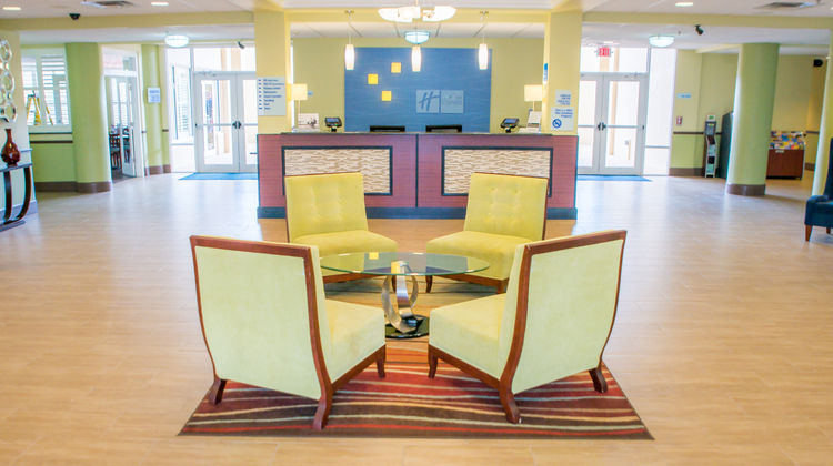 Holiday Inn Express Cocoa Lobby