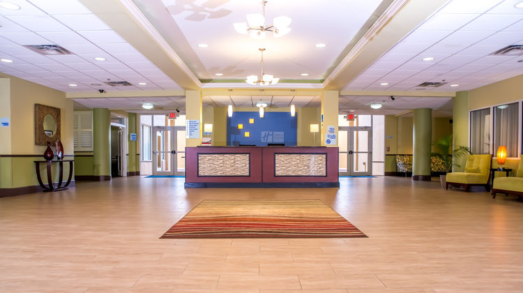 Holiday Inn Express Cocoa Lobby