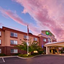 Holiday Inn Express Hotel & Suites