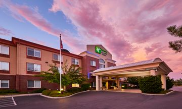 Holiday Inn Express Hotel & Suites