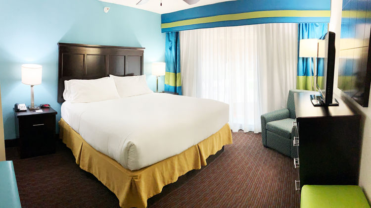 Holiday Inn Express Hotel & Stes Suite