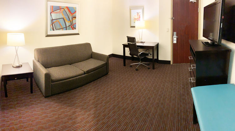 Holiday Inn Express Hotel & Stes Suite
