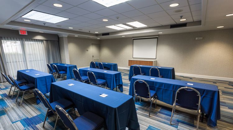 Holiday Inn Express Hotel & Suites Meeting