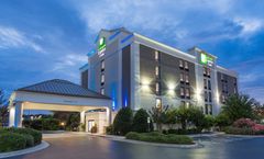 Holiday Inn Express Hotel & Suites