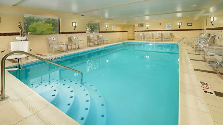 Holiday Inn Express Waldorf Pool