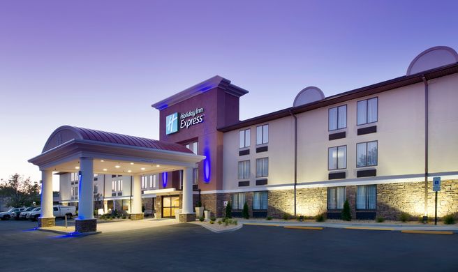 Holiday Inn Express Waldorf Exterior