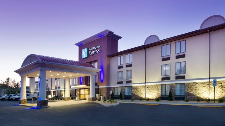 Holiday Inn Express Waldorf Exterior