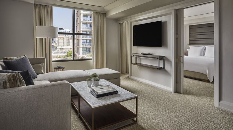 Four Seasons Hotel Austin Suite