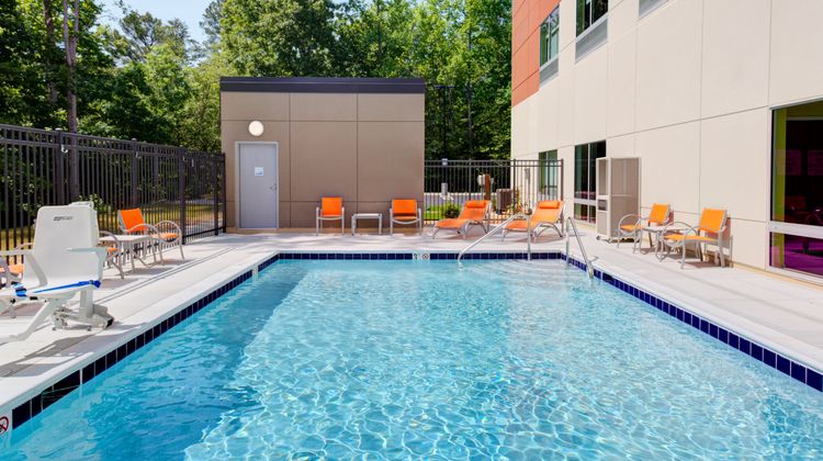 Holiday Inn Express & Suites King George Pool