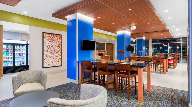 <b>Holiday Inn Express & Suites Union Gap Lobby</b>. Images powered by <a href="https://www.leonardoworldwide.com/" title="Leonardo Worldwide" target="_blank">Leonardo</a>.