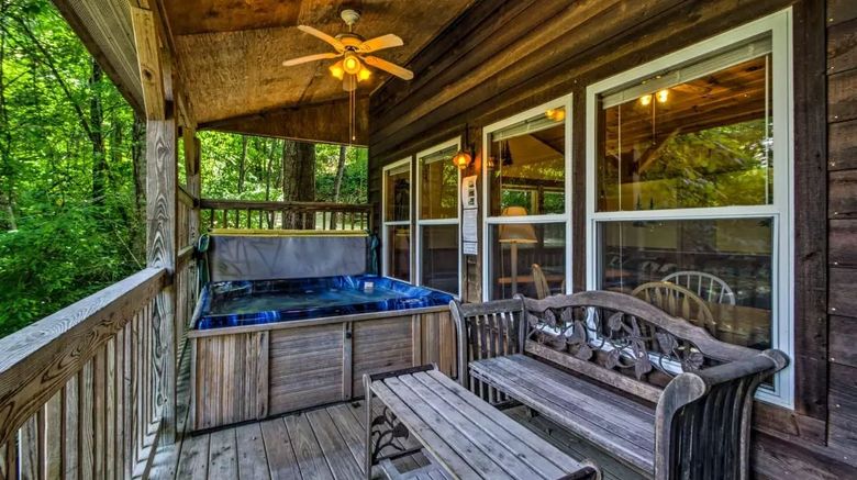 <b>Nantahala Cabins Room</b>. Images powered by <a href="https://www.leonardoworldwide.com/" title="Leonardo Worldwide" target="_blank">Leonardo</a>.