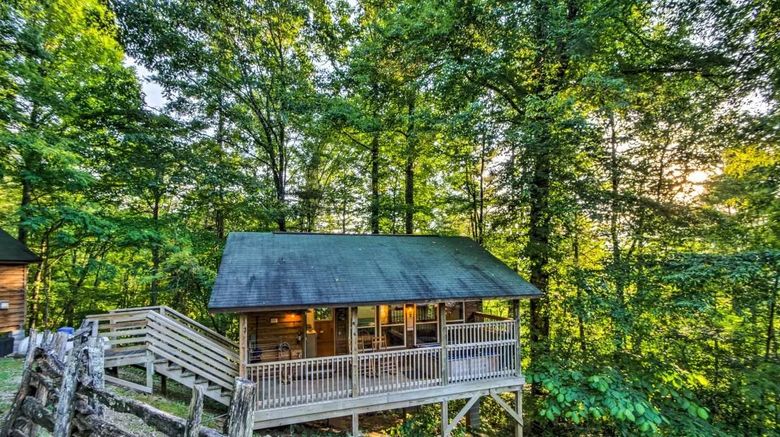 <b>Nantahala Cabins Room</b>. Images powered by <a href="https://www.leonardoworldwide.com/" title="Leonardo Worldwide" target="_blank">Leonardo</a>.