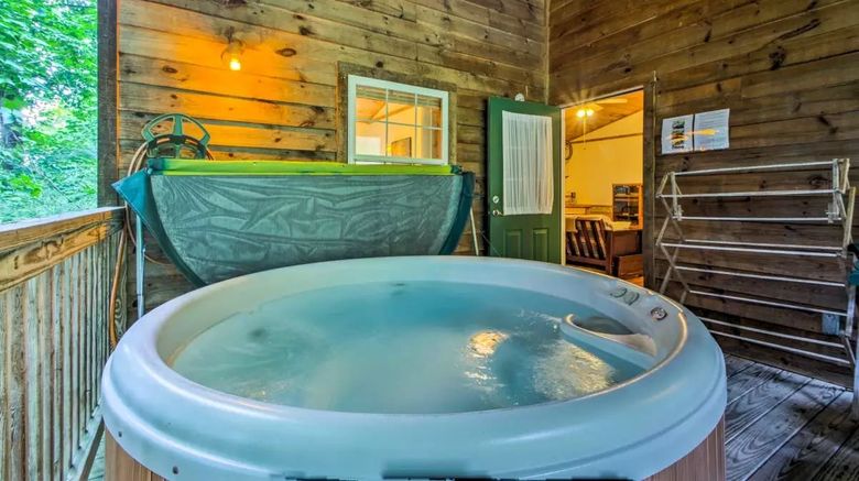 <b>Nantahala Cabins Room</b>. Images powered by <a href="https://www.leonardoworldwide.com/" title="Leonardo Worldwide" target="_blank">Leonardo</a>.
