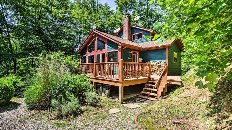 <b>Nantahala Cabins Room</b>. Images powered by <a href="https://www.leonardoworldwide.com/" title="Leonardo Worldwide" target="_blank">Leonardo</a>.