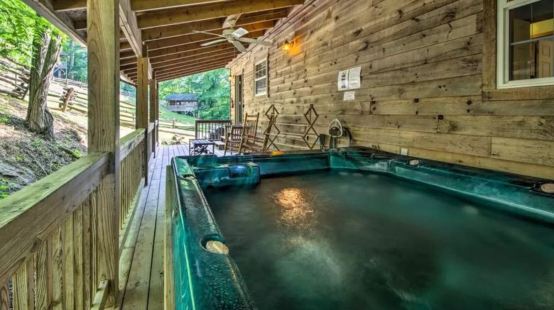 <b>Nantahala Cabins Room</b>. Images powered by <a href="https://www.leonardoworldwide.com/" title="Leonardo Worldwide" target="_blank">Leonardo</a>.