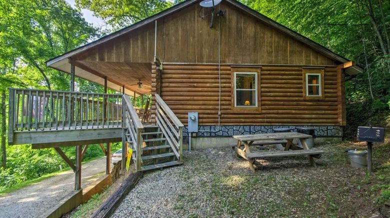 <b>Nantahala Cabins Room</b>. Images powered by <a href="https://www.leonardoworldwide.com/" title="Leonardo Worldwide" target="_blank">Leonardo</a>.
